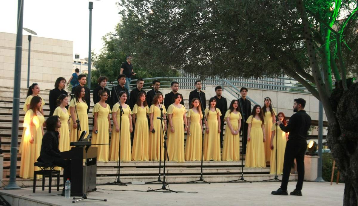 Zeytin altında yaza merhaba dediler