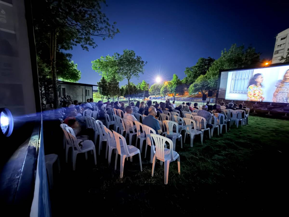 Karabağlar'da açıkhava film keyfi