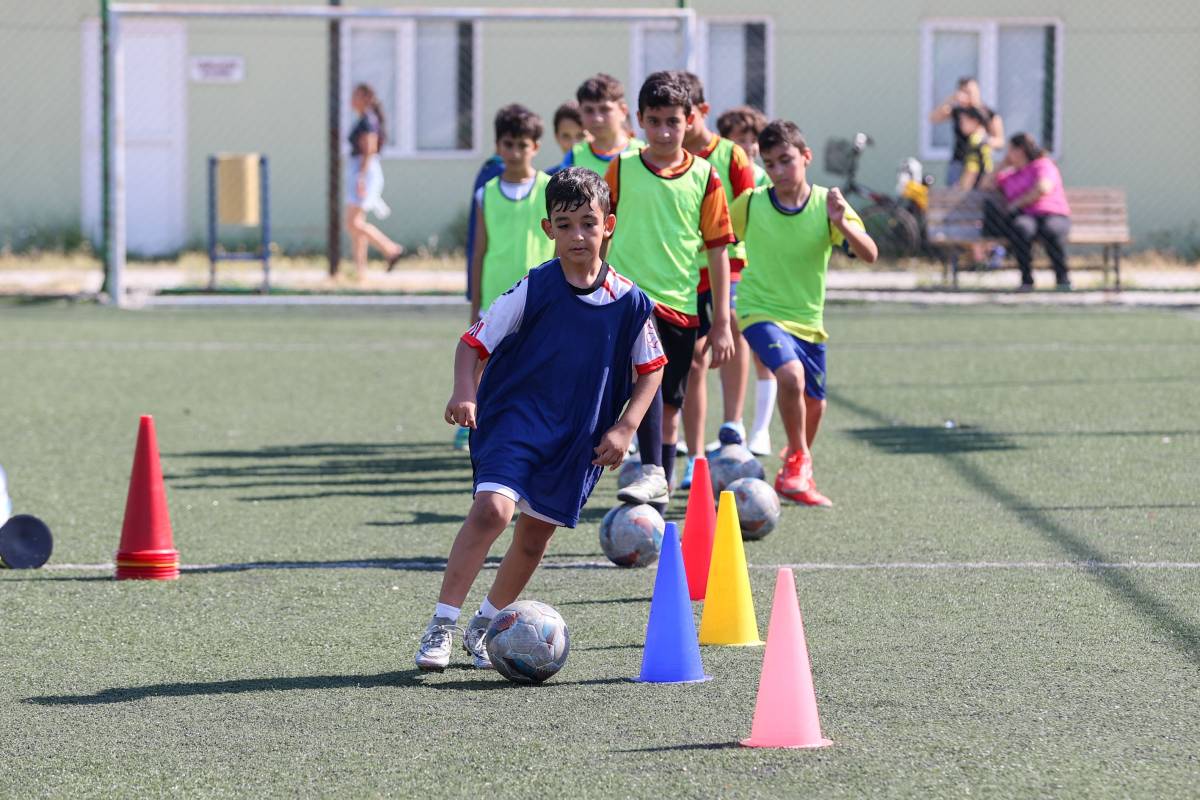 Buca’da yaz tatili futbolla renkleniyor