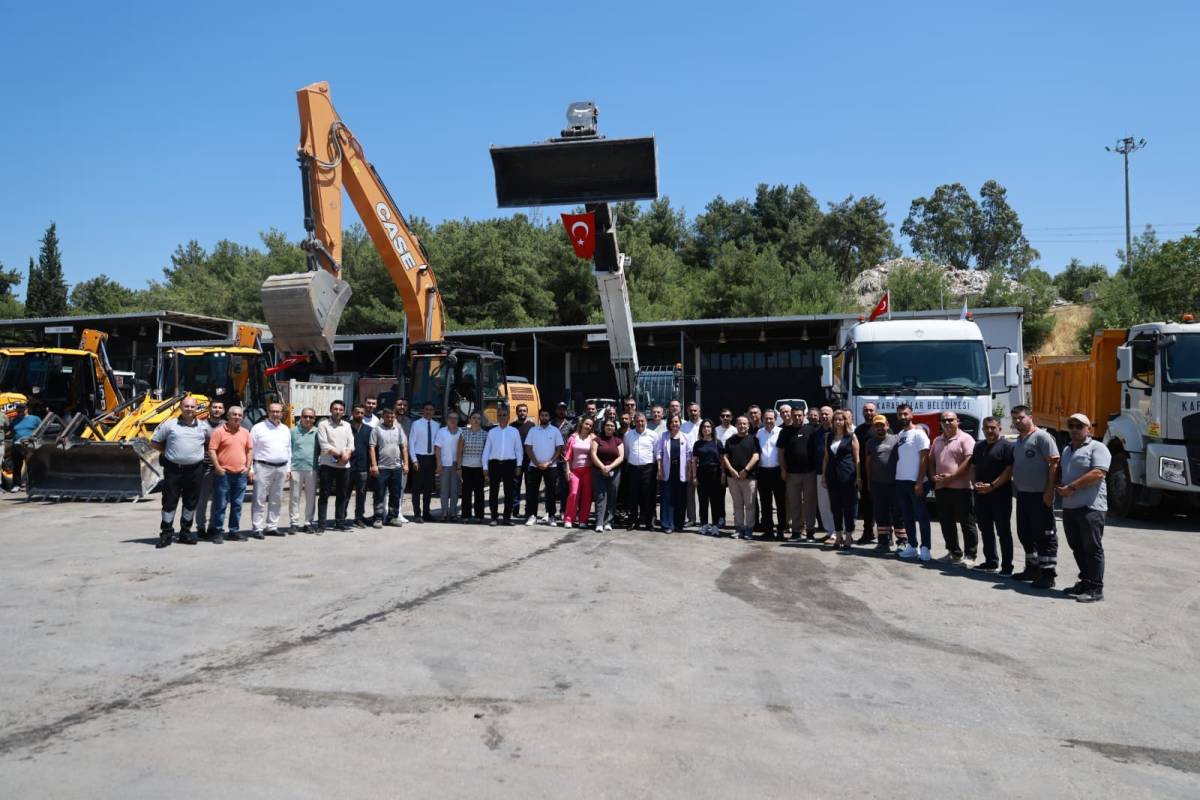 Karabağlar Belediyesi'nde toplu iş sözleşmesi sevinci