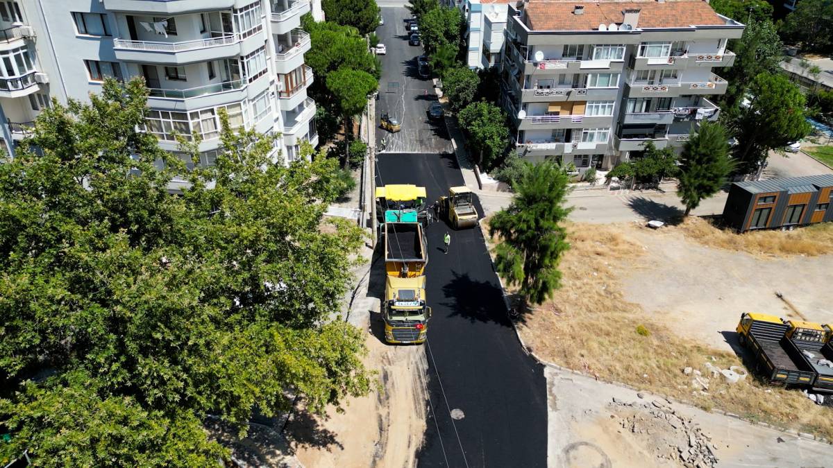 Narlıdere’de asfalt mesaisi hız kesmiyor